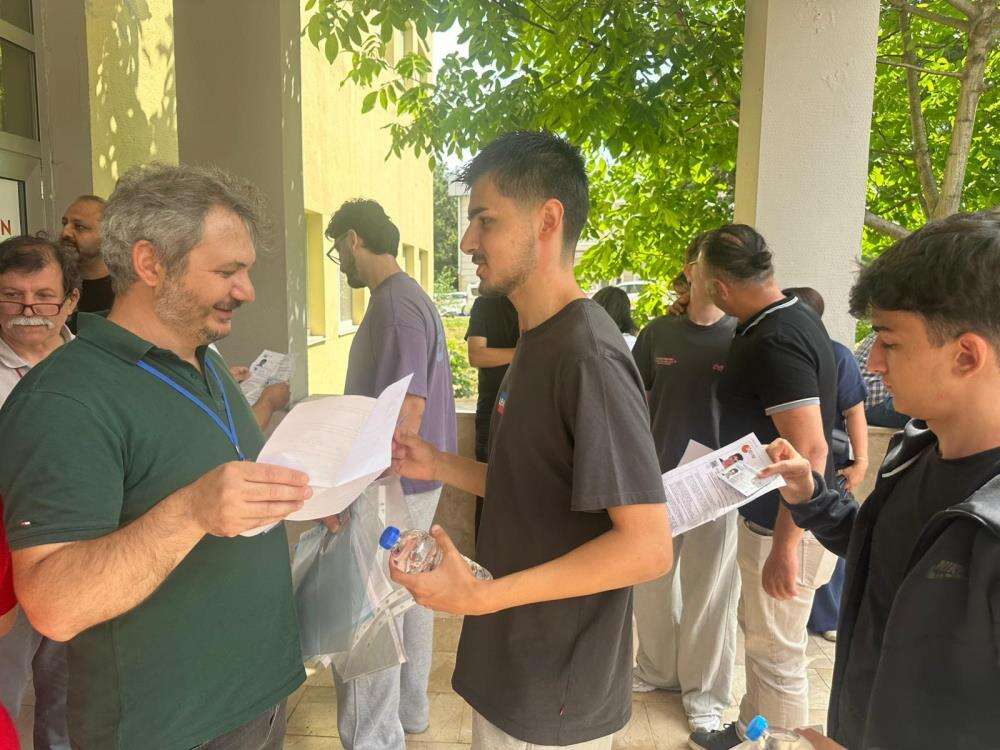 Saniyelerle kaçırdılar! YKS’ye geç kalan öğrenciler sınava alınmadı 6
